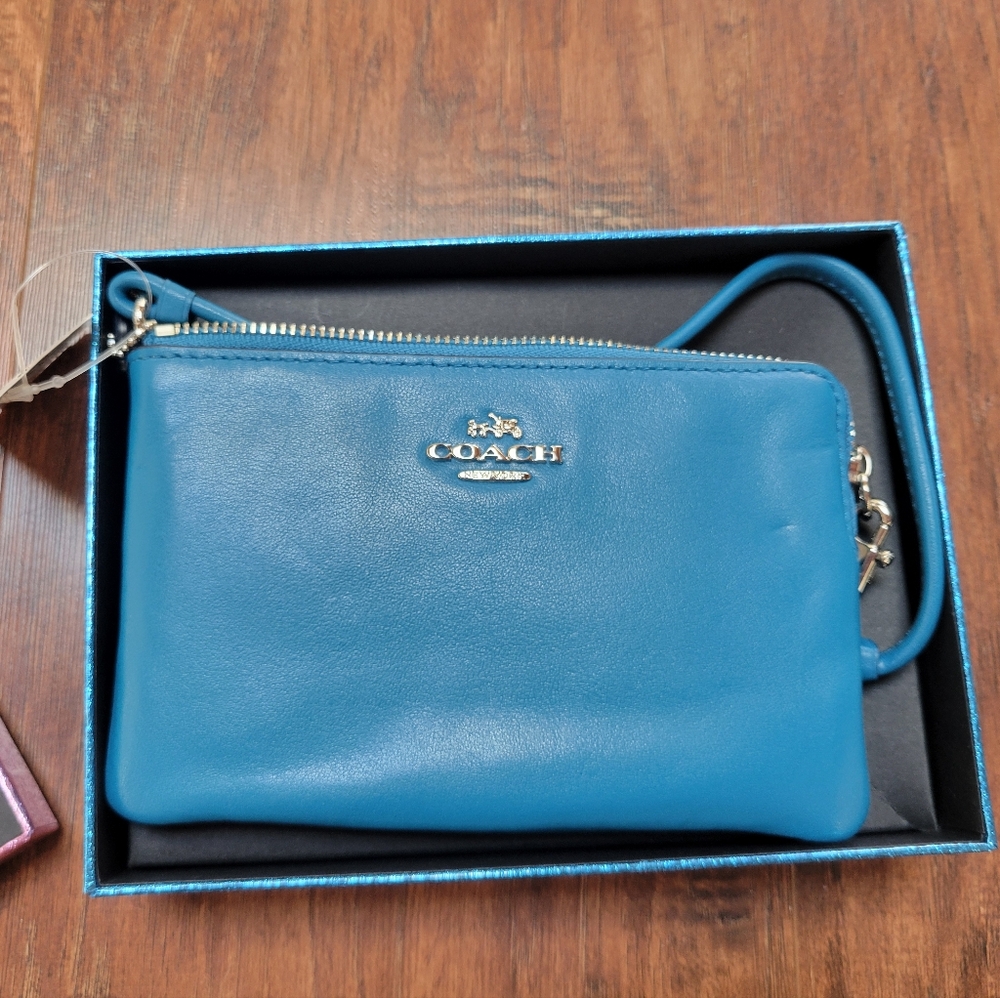 NWT Turquiose Coach Wristlet